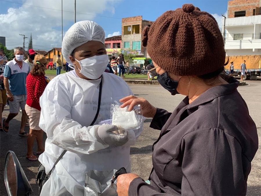 Feira livre do Povoado Colônia Treze é beneficiada com a distribuição de máscaras