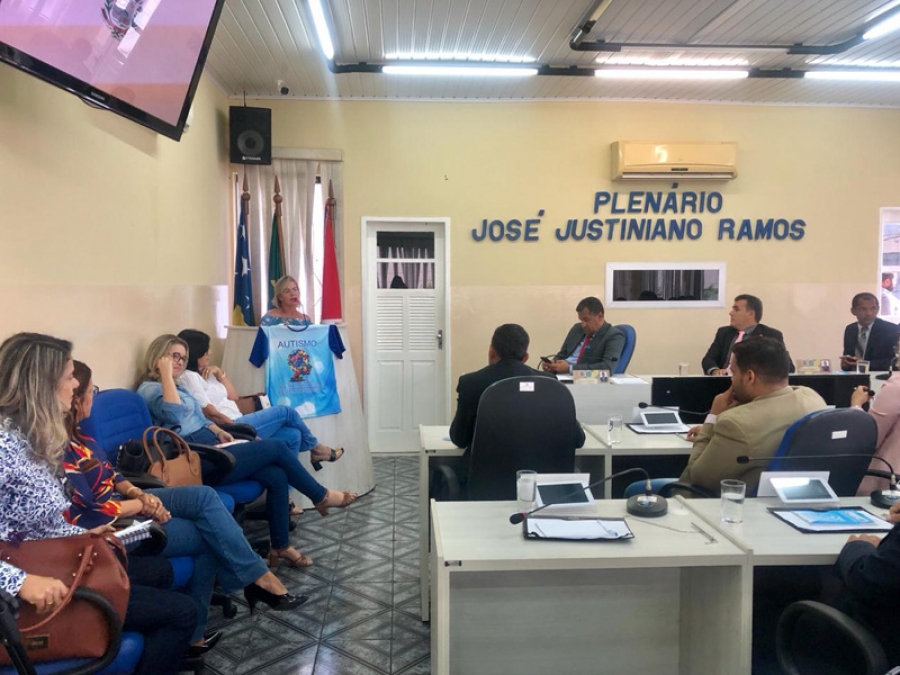 Equipe multiprofissional do município participa de sessão na Câmara para debater o autismo