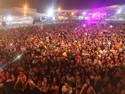 Milhares de pessoas animam a primeira noite do maior São João de Lagarto