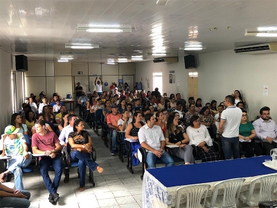 Secretaria de Educação promove palestra motivacional para educadores