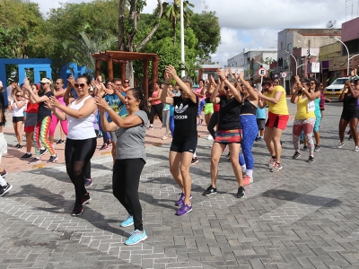 Dia da Mulher foi comemorado com o Projeto Verão na Praça Especial para Elas