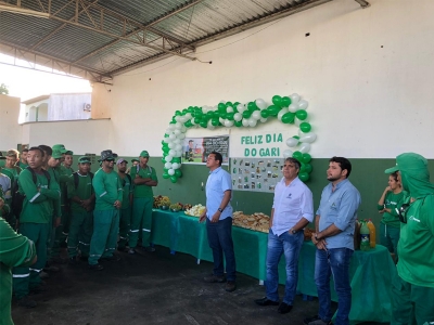 Prefeitura de Lagarto homenageia e comemora junto com garis o seu dia