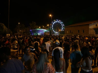 Elton Motta embala multidão no Natal do Povoado Açuzinho